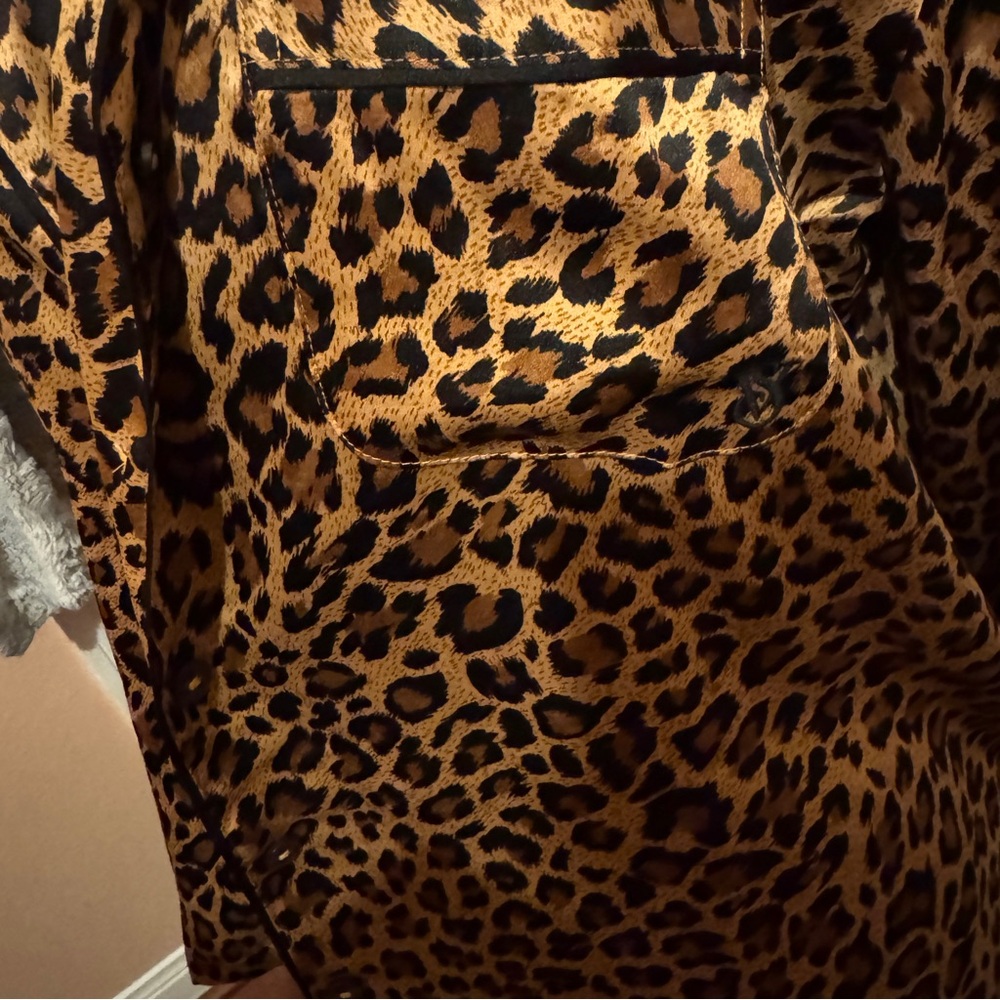 Victoria Secret Glazed Satin Long Pajama Set
Top & pants
Animal Print 
NWOT 
M - Picture 4 of 9
